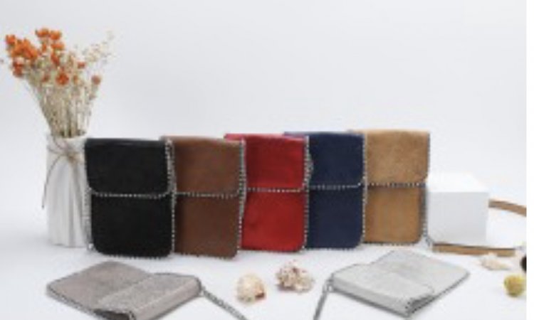 Pochette pour portable chez VD LINTEMPORELLE à LEVALLOIS-PERRET 